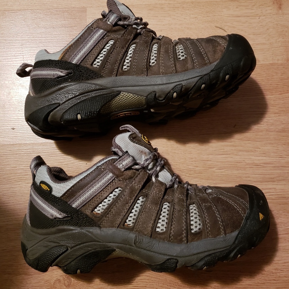 Keen steel toe shoes size 7